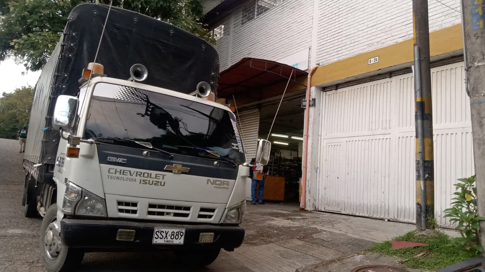 Cargue de tanques industriales - Imagen 1