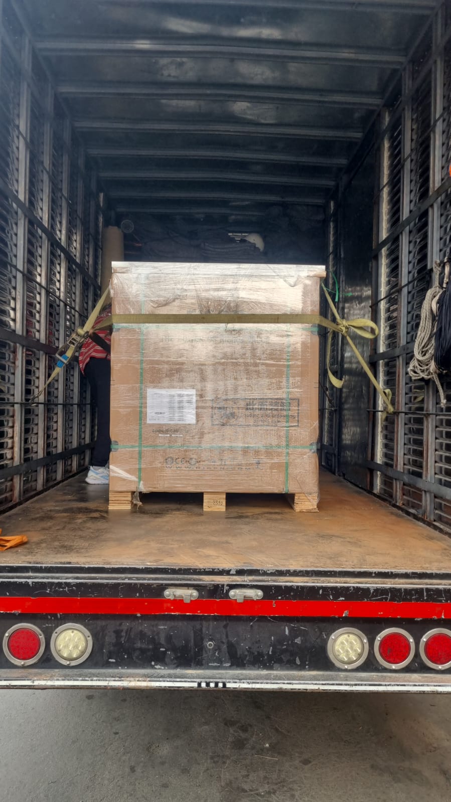 Camiones en centro logístico - Imagen 7